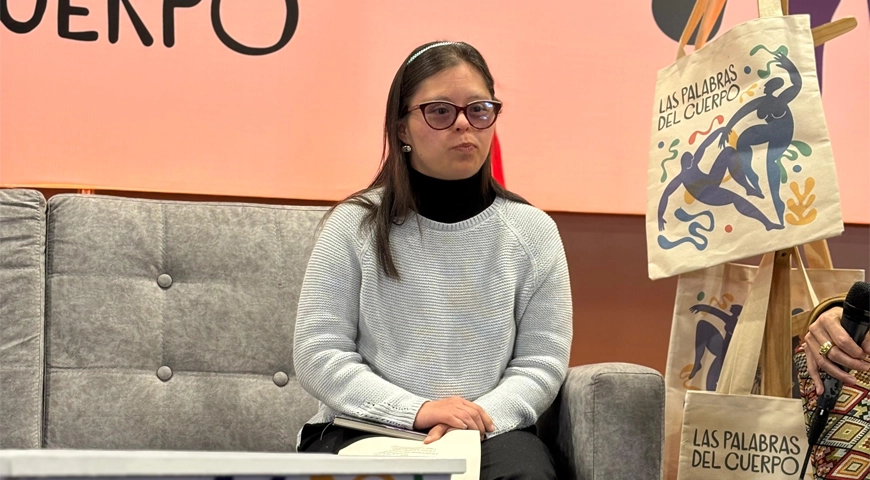 Diana Marcela Molano, primera persona con síndrome de Down de Colombia en publicar un libro de poesía en 2019.