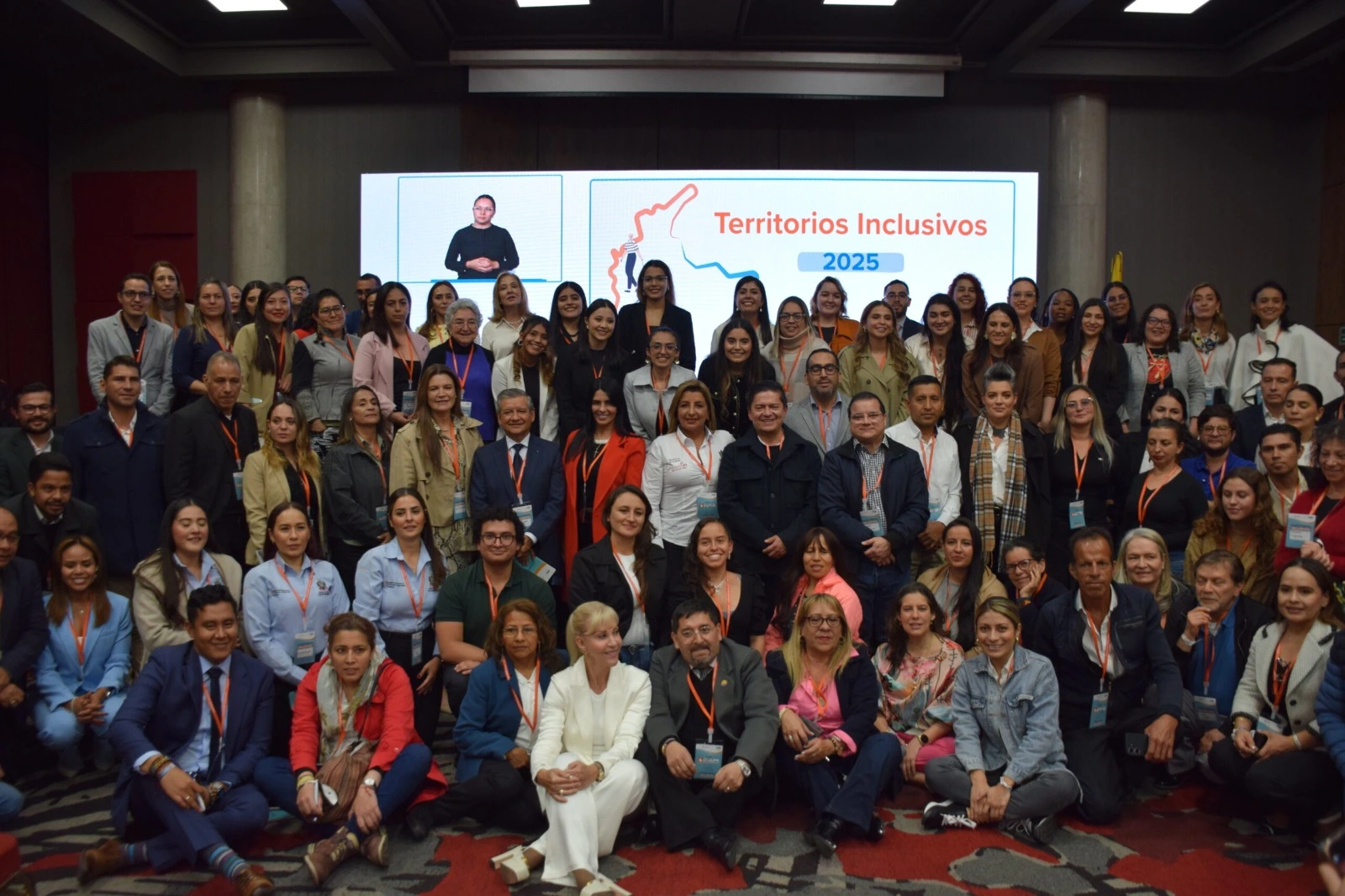 Grupo de personas en el Lanzamiento de la Estrategia Territorios Inclusivos 2025.